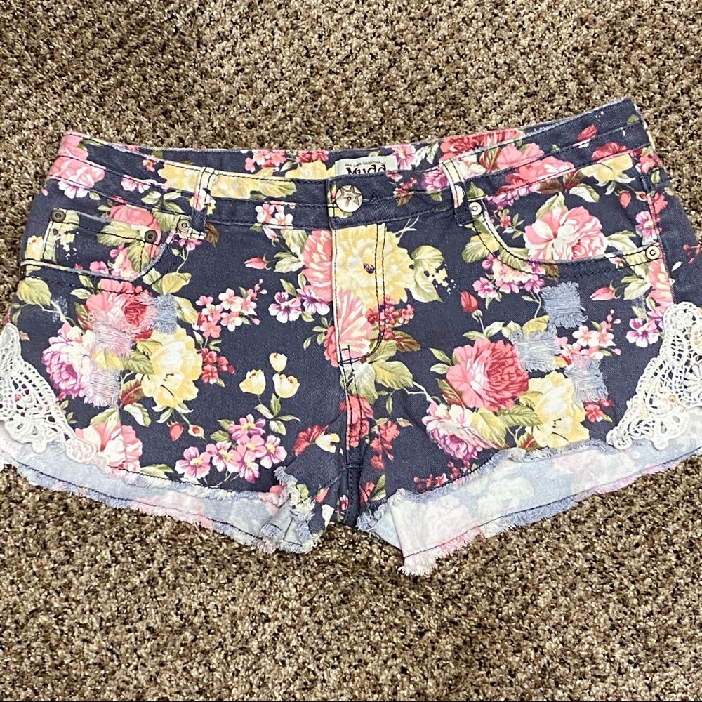 Vintage 1980s Mudd floral  shorts crochet lace trim shorty shorts sexy f…
